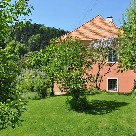 Cerveny Dom * Vyhne