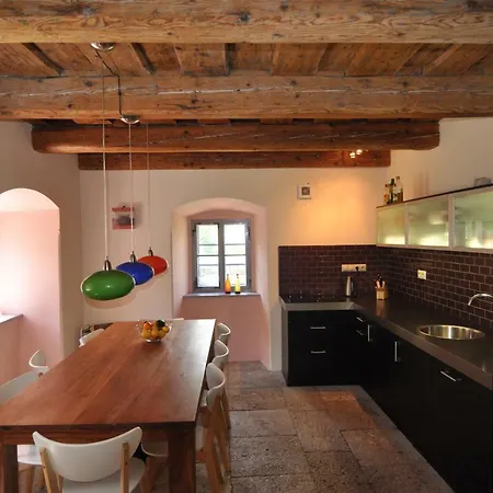 Casa de Férias Cerveny Dom Vyhne